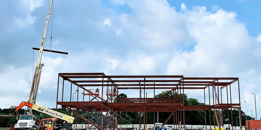 Crane setting structural steel
